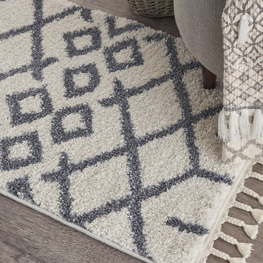 Moroccan Shag Area Rug, White, 2'2" x 4'. Picture 8