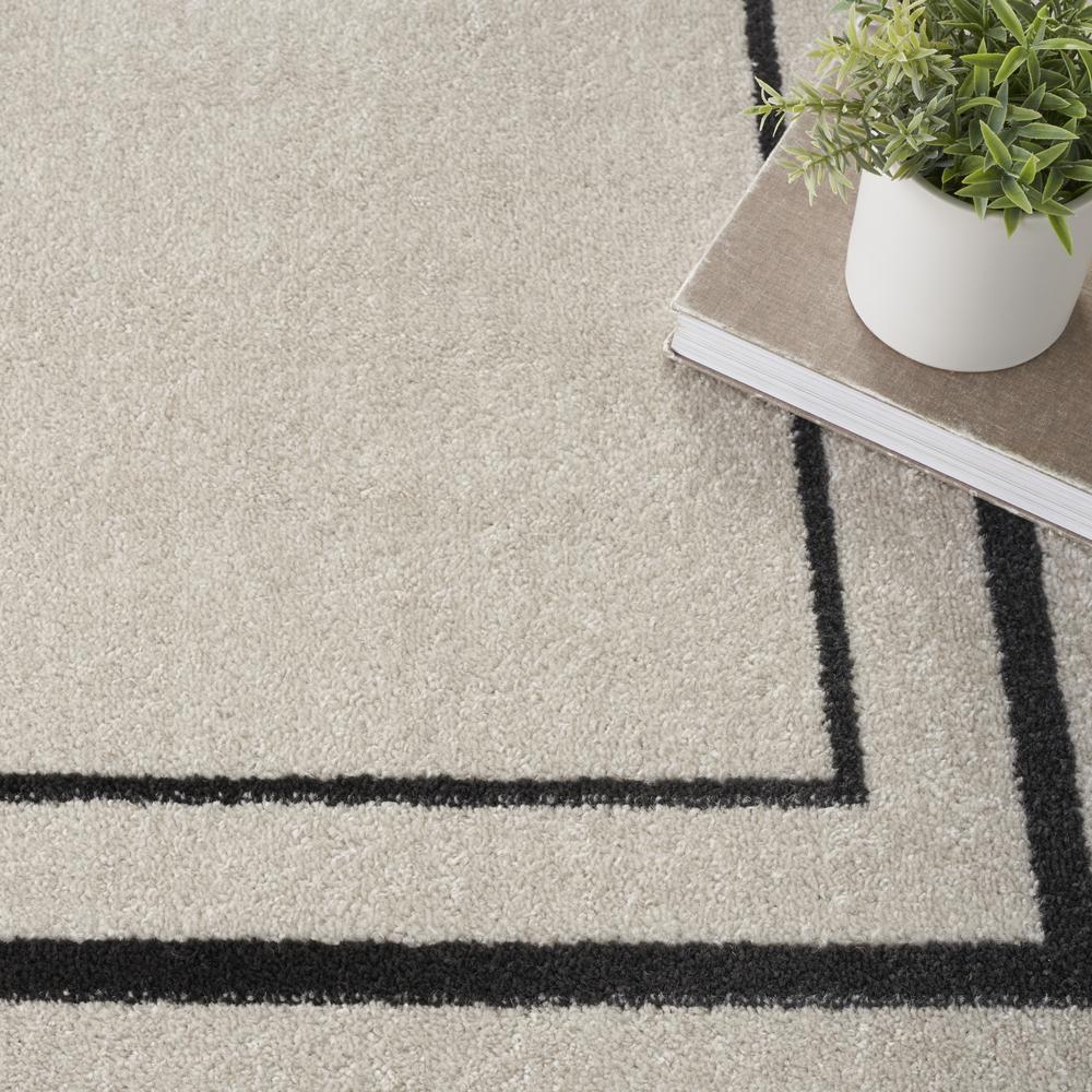 Contemporary Square Area Rug, 5' x Square. Picture 8