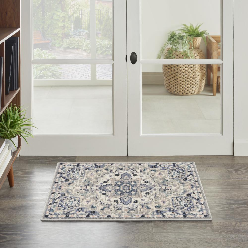 Transitional Rectangle Area Rug, 2' x 3'. Picture 3
