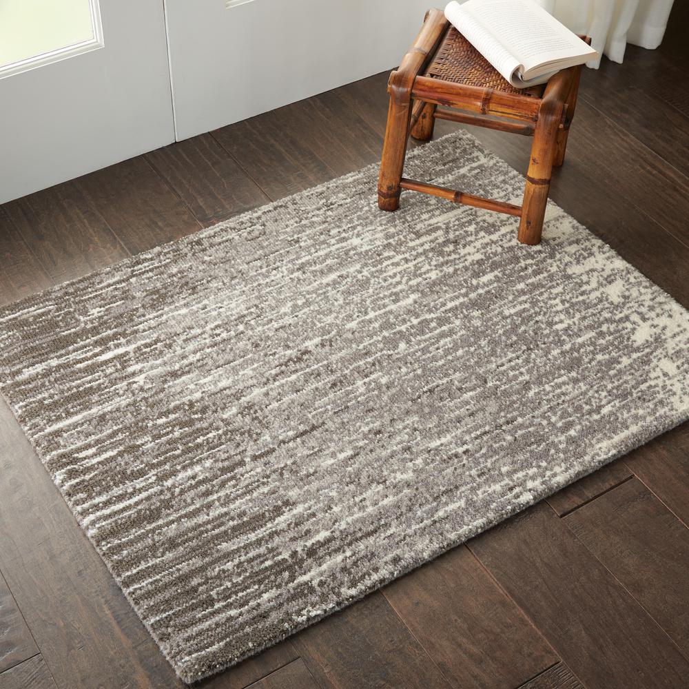 Modern Rectangle Area Rug, 2' x 3'. Picture 9