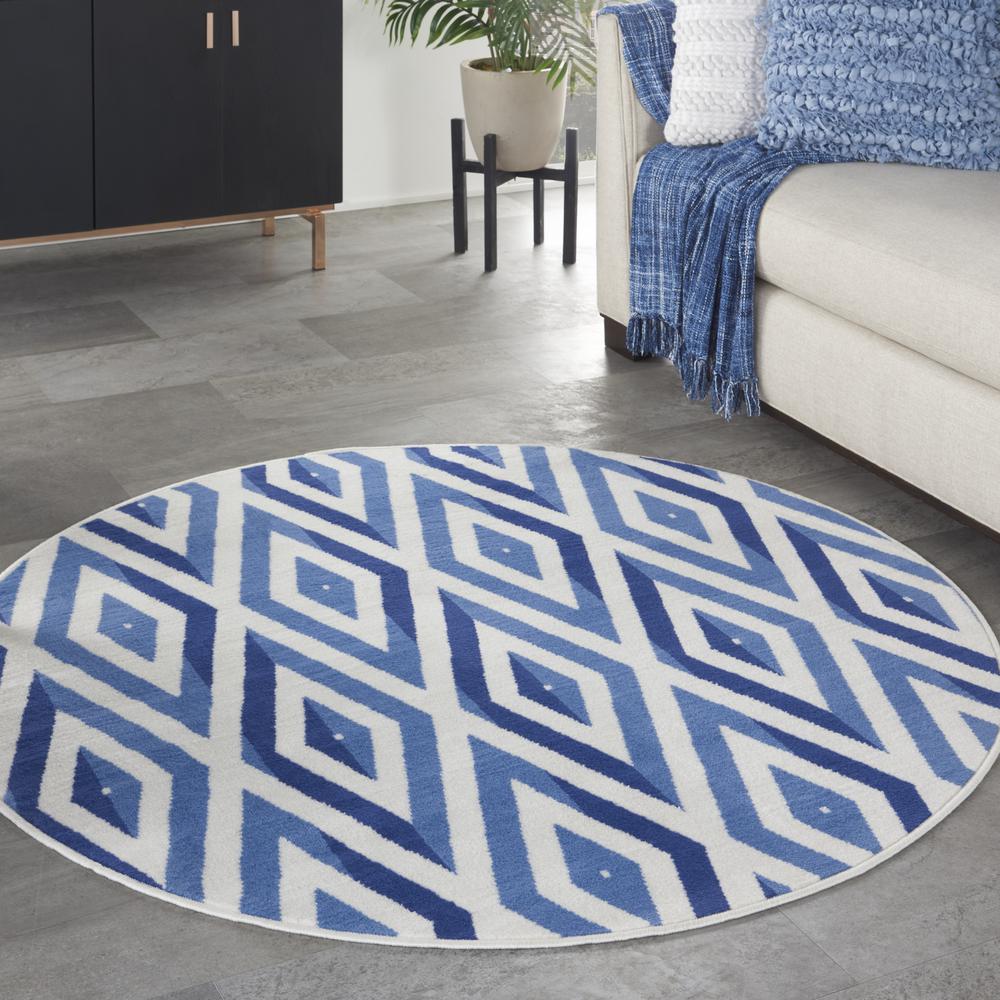 Modern Round Area Rug, 5' x Round. Picture 3