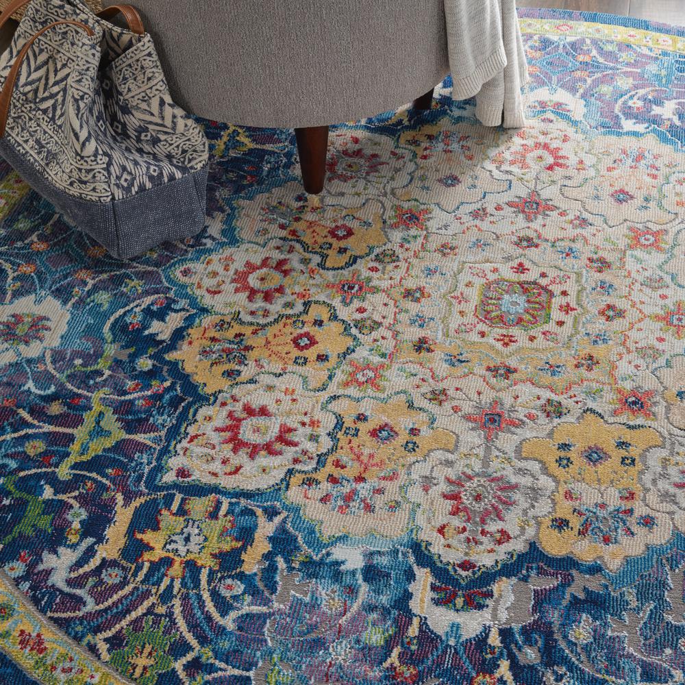 Vintage Round Area Rug, 4' x Round. Picture 8