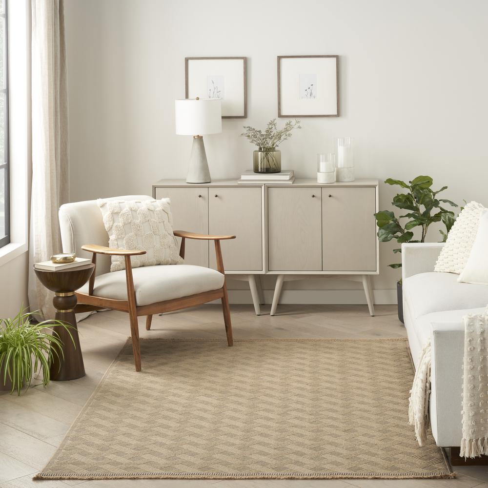 Modern Rectangle Area Rug, 5' x 7'. Picture 9