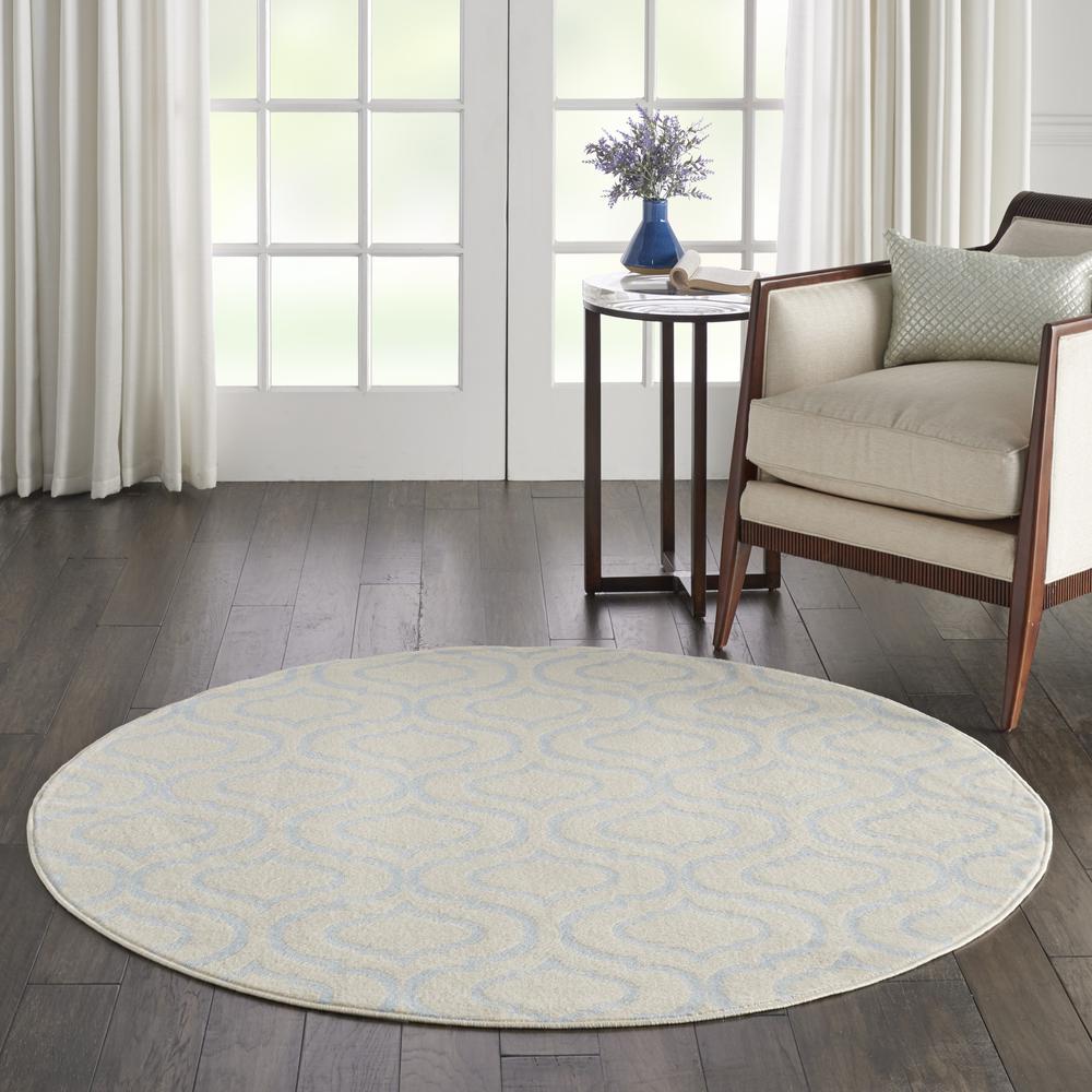 Contemporary Round Area Rug, 5' x Round. Picture 2