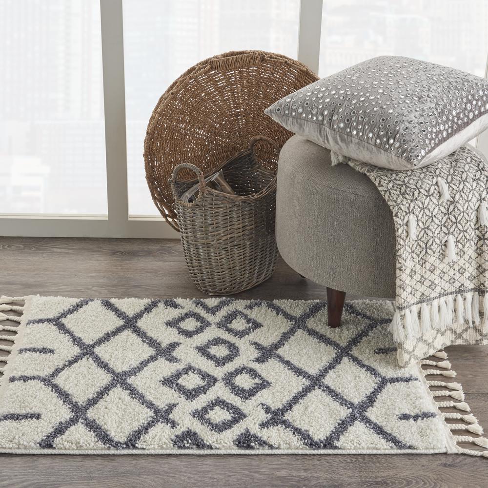 Moroccan Shag Area Rug, White, 2'2" x 4'. Picture 2