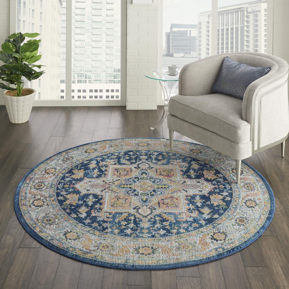 Vintage Round Area Rug, 4' x Round. Picture 2