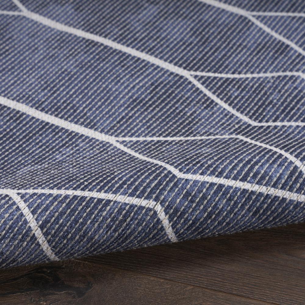 Modern Rectangle Area Rug, 2' x 4'. Picture 7