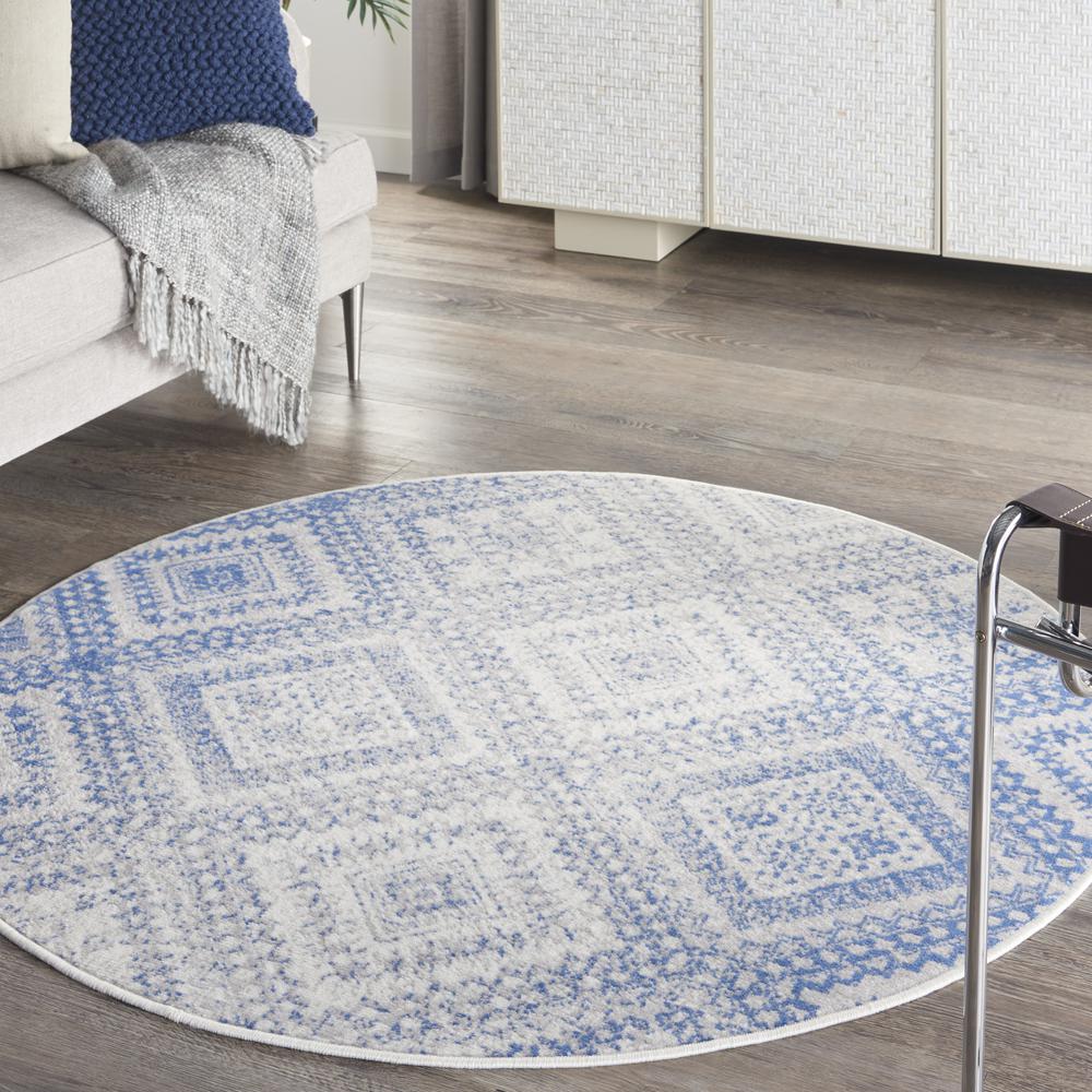 Bohemian Round Area Rug, 5' x Round. Picture 3