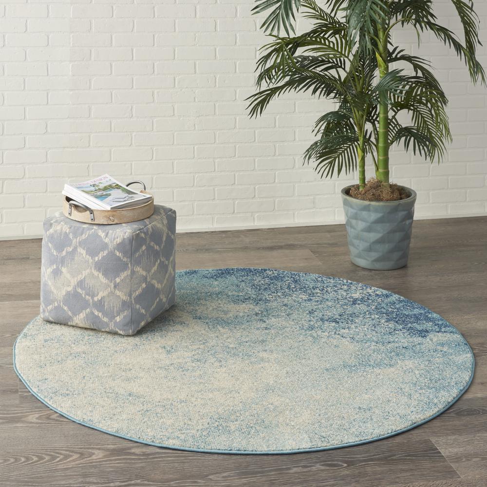 Modern Round Area Rug, 4' x Round. Picture 9