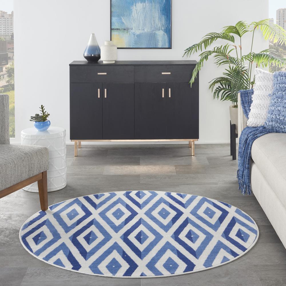 Modern Round Area Rug, 5' x Round. Picture 10