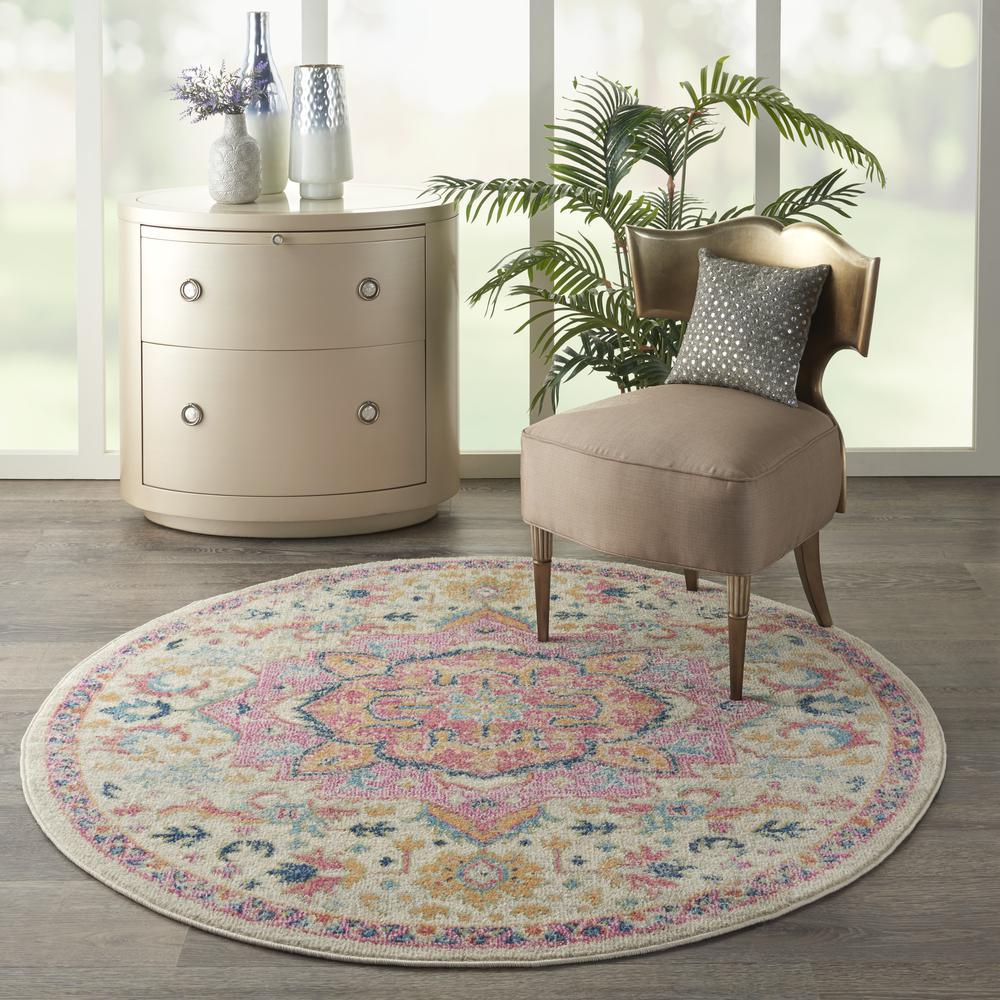 Bohemian Round Area Rug, 4' x Round. Picture 2