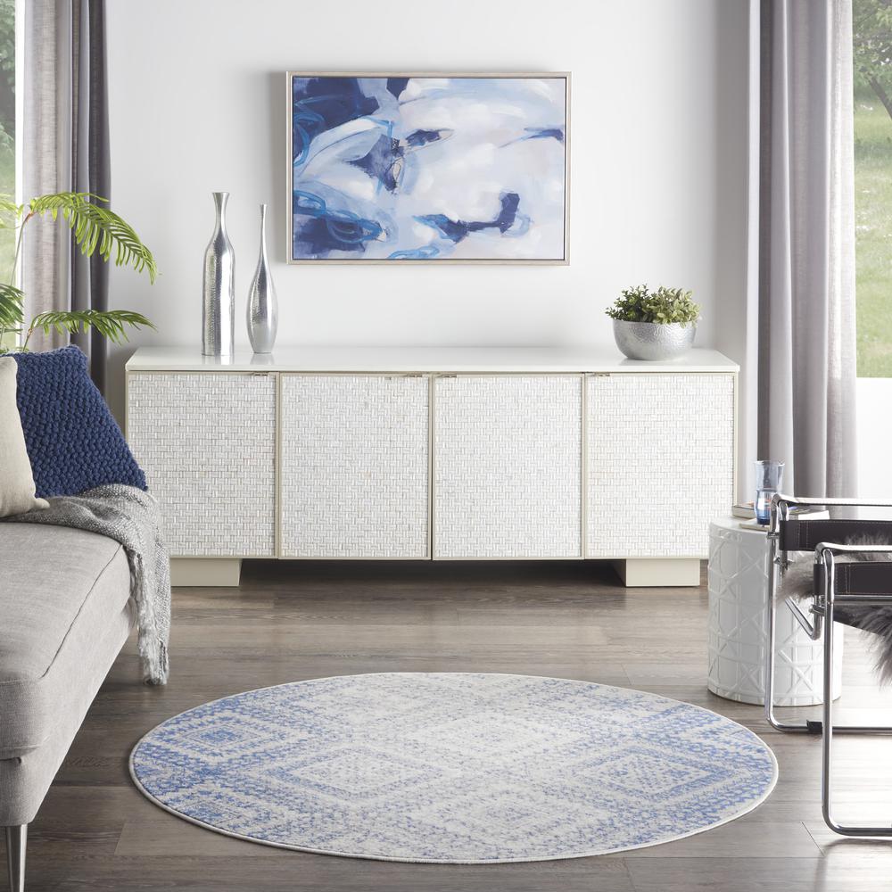 Bohemian Round Area Rug, 5' x Round. Picture 10