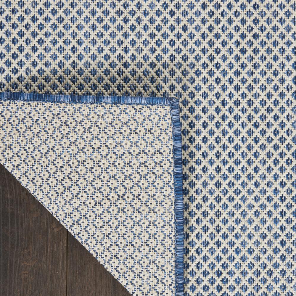 Modern Square Area Rug, 4' x Square. Picture 4