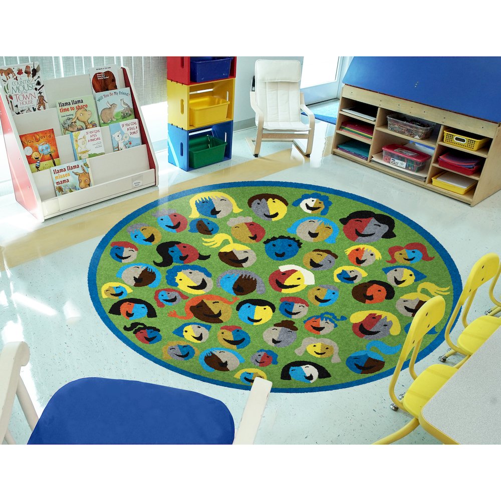 Kid Essentials Joyful Faces 7'7" Round Area Rug in Color Green. Picture 3