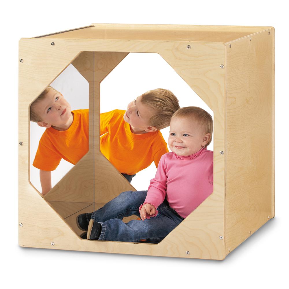 Reflecting Cube. Picture 1