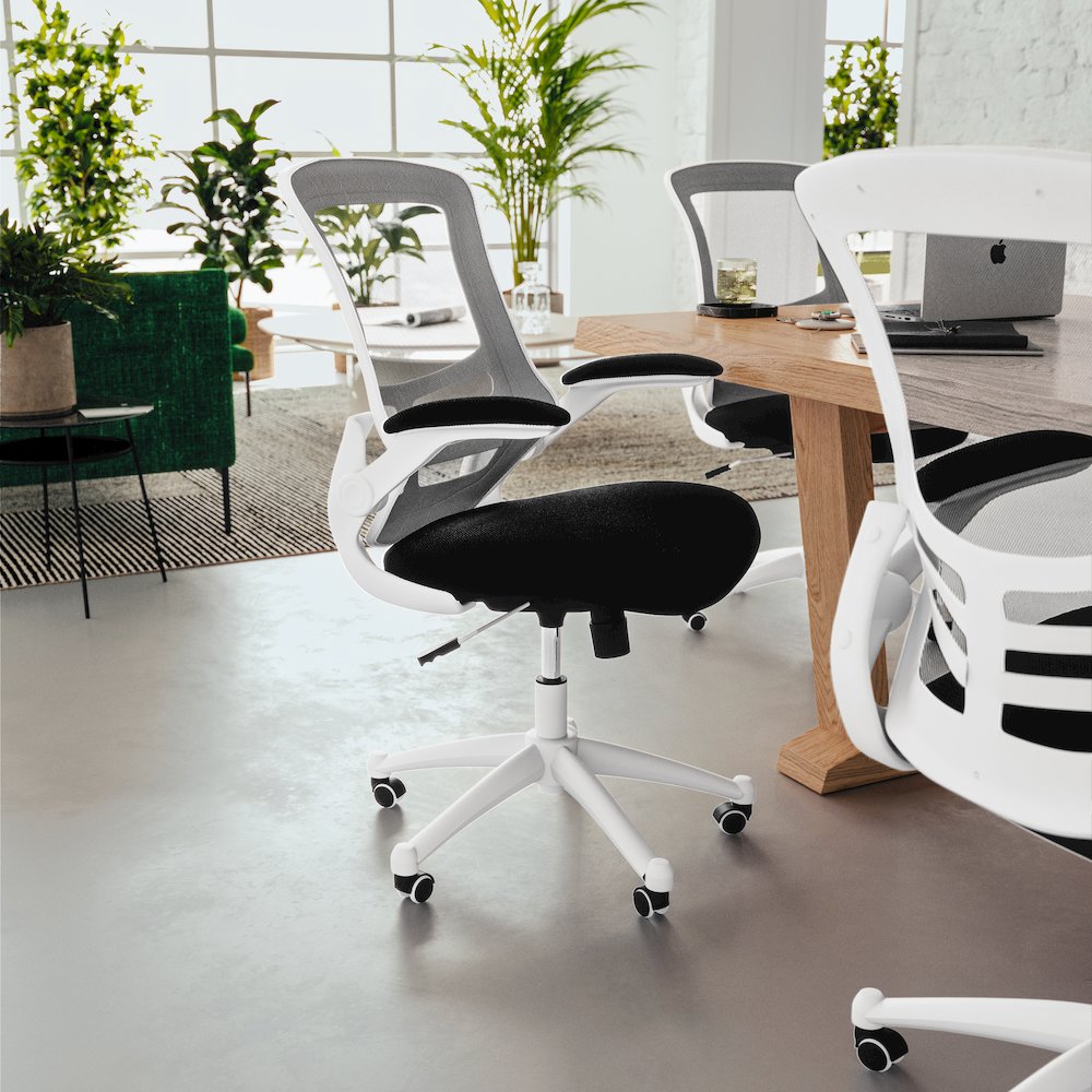 Mid-Back Black Mesh Swivel Ergonomic Task Office Chair. Picture 2