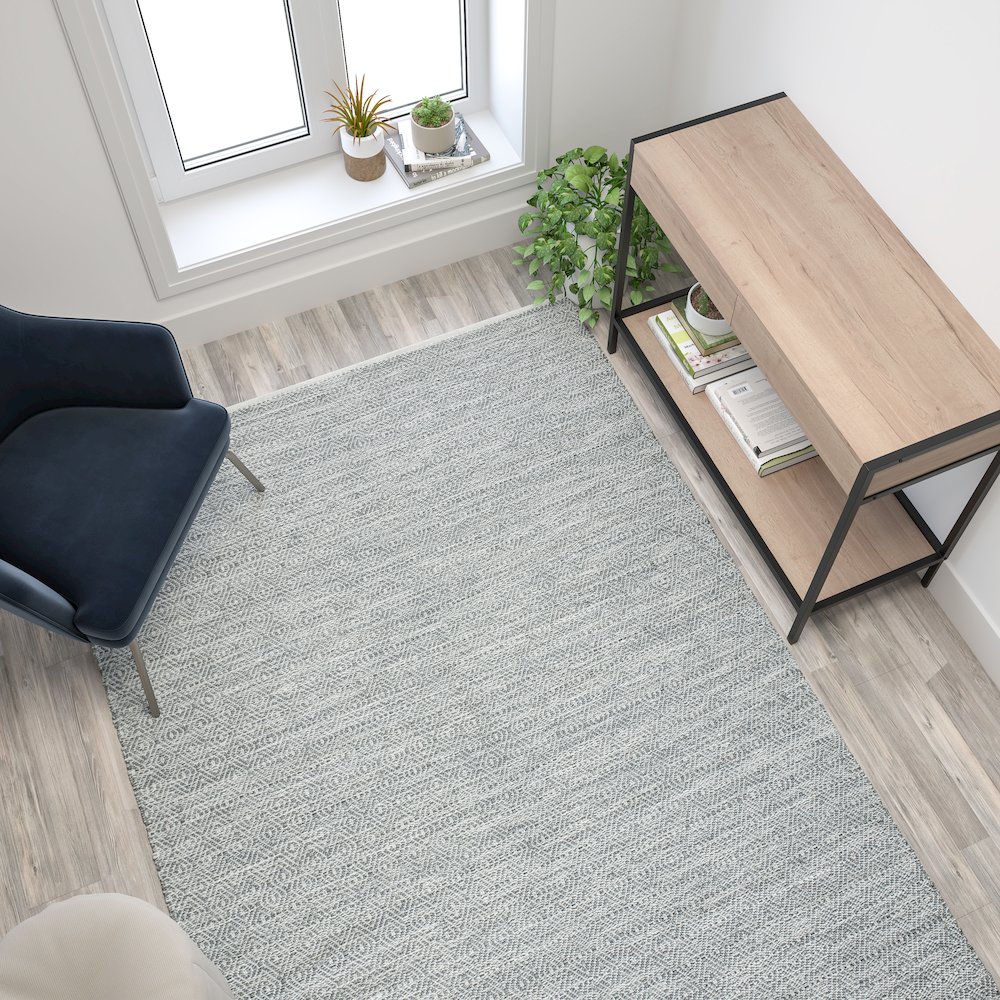 5' x 7' Handwoven Indoor/Outdoor Diamond Pattern Area Rug in Grey. Picture 6
