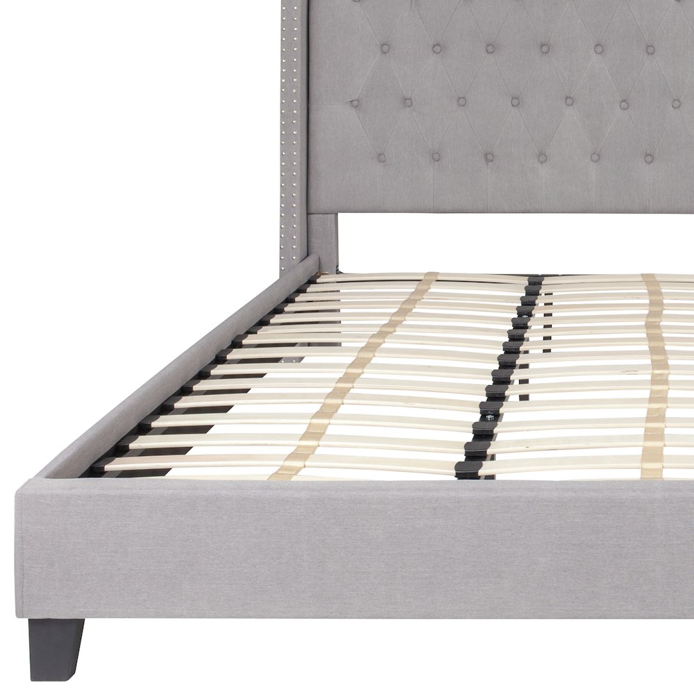 King Size Tufted Upholstered Platform Bed in Light Gray Fabric. Picture 8