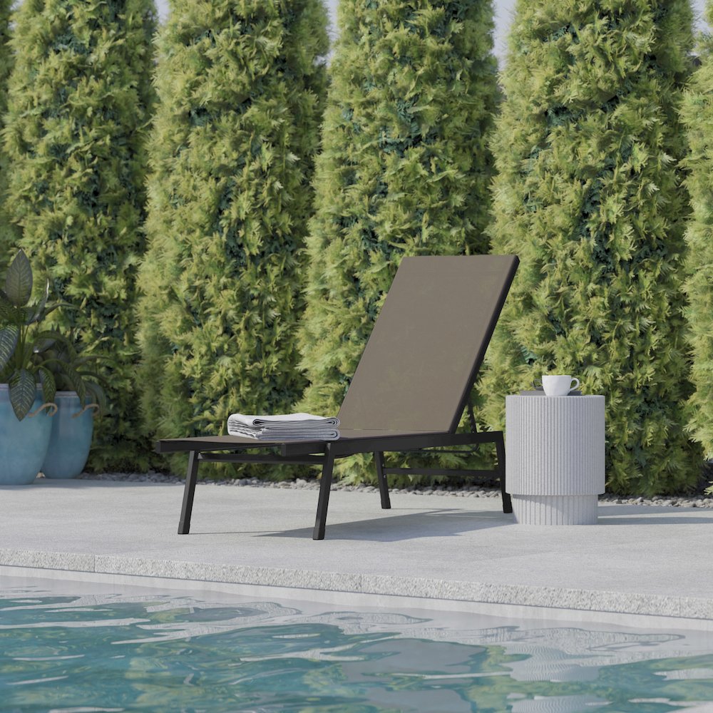 Modern Outdoor Chaise Lounge Chair. Picture 2
