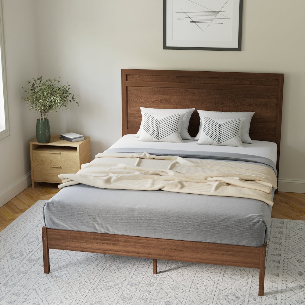 Modern Queen Size Wooden Platform Bed with Headboard. Picture 7