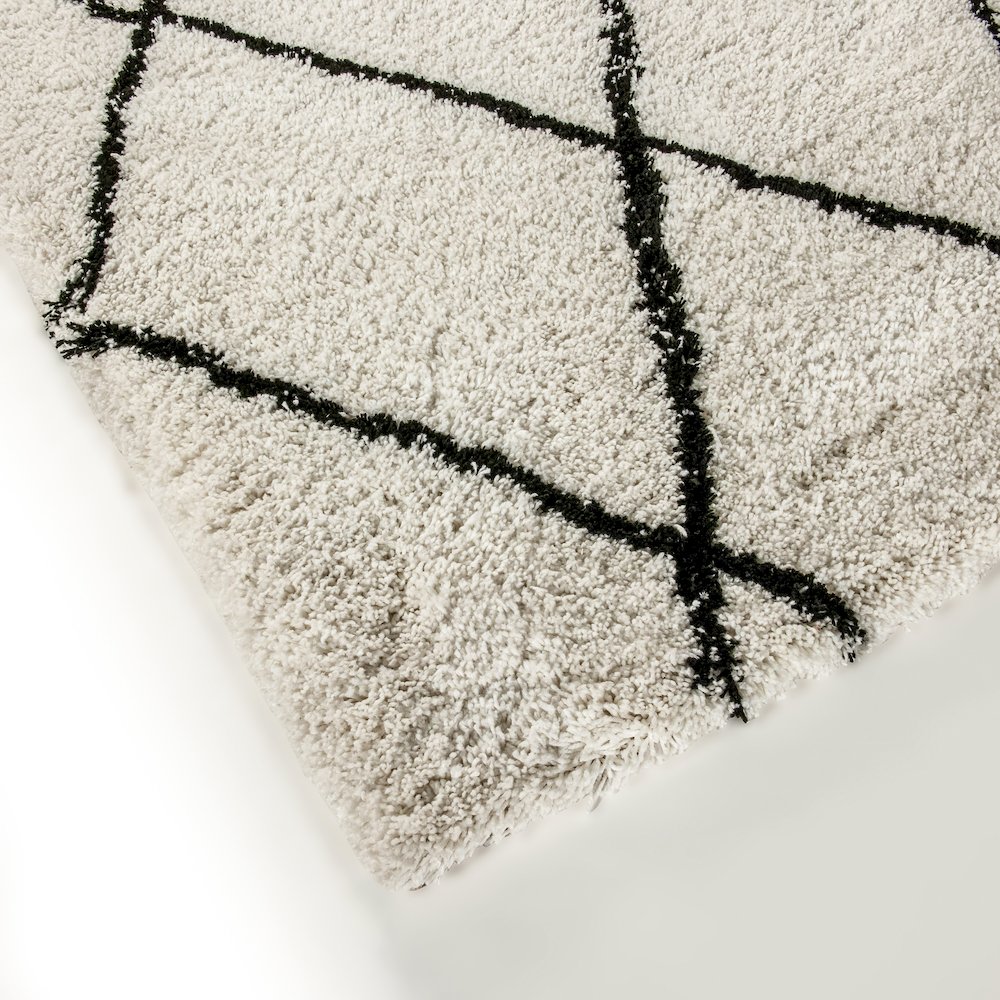 Shag Style Diamond Trellis Area Rug - 5' x 7' - Ivory. Picture 7