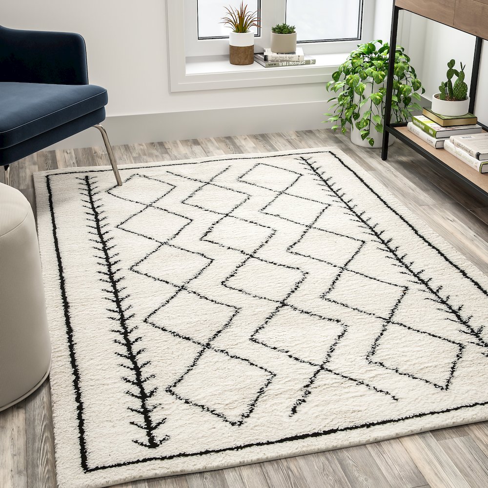 Geometric Style Bohemian Shag Area Rug - 5' x 7' - Ivory. Picture 2