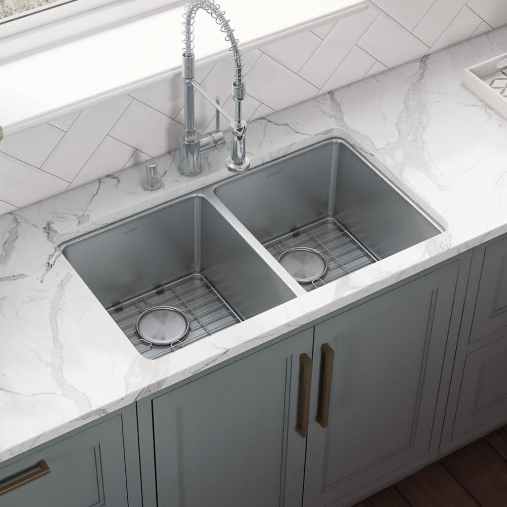Ruvati 31-inch Undermount Kitchen Sink 50/50 Double Bowl 16 Gauge. Picture 2