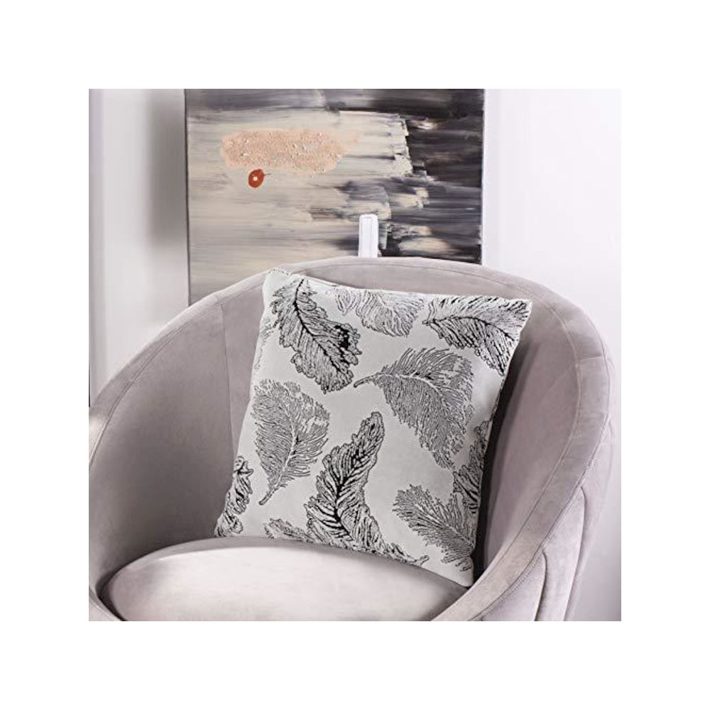 Livie Pillow, White/Black. Picture 1