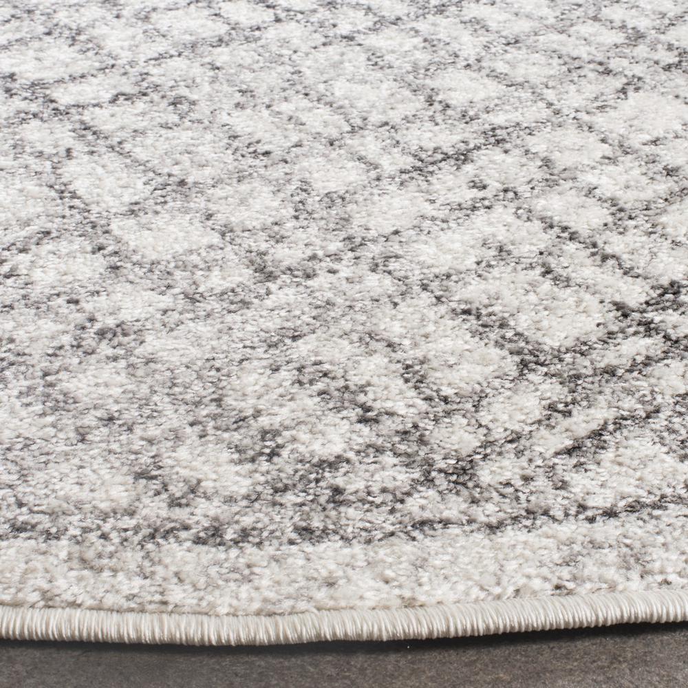 Adirondack, SILVER / IVORY, 8' X 8' Round, Area Rug, ADR103B-8R. Picture 1