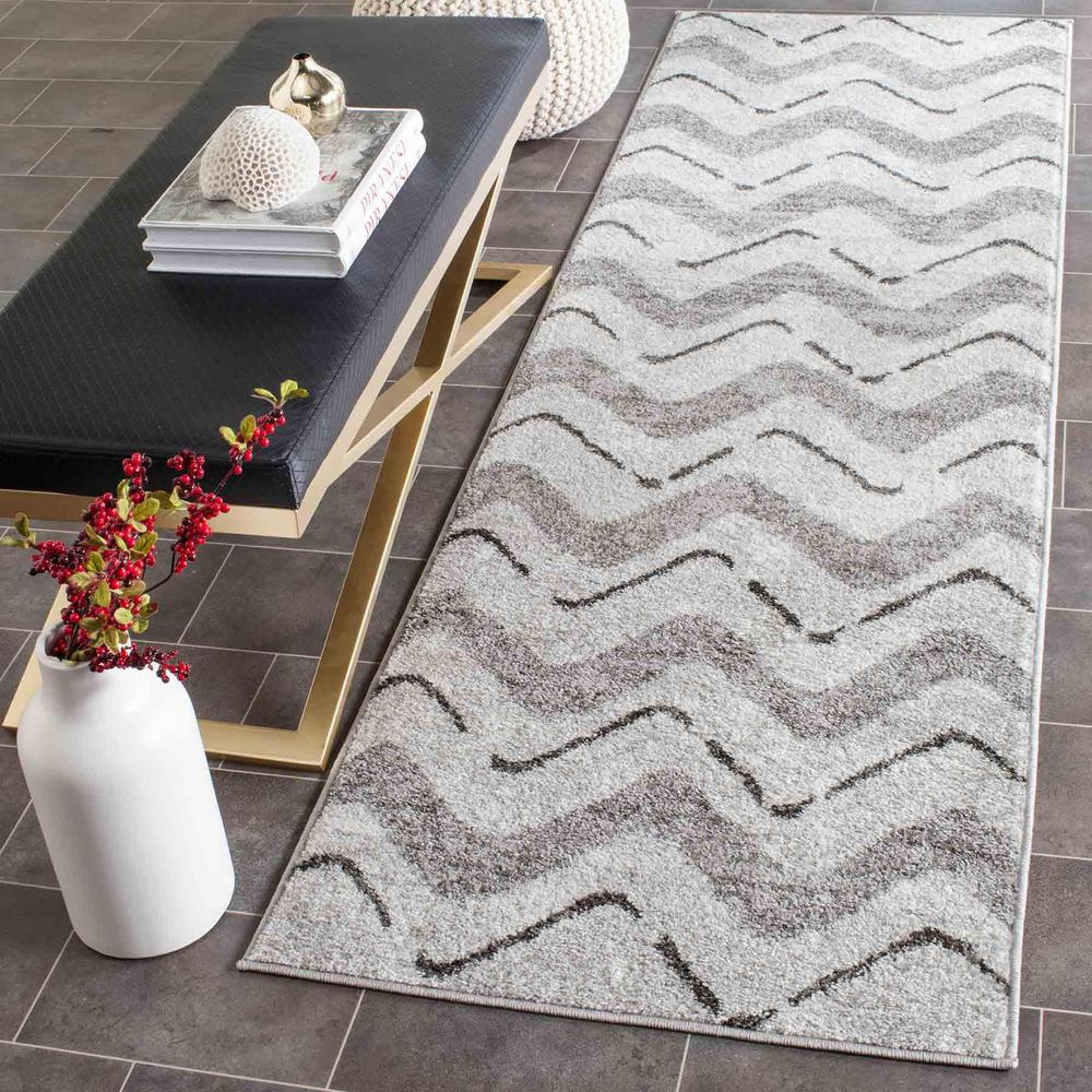 Adirondack, SILVER / CHARCOAL, 2'-6" X 6', Area Rug, ADR121P-26. Picture 1
