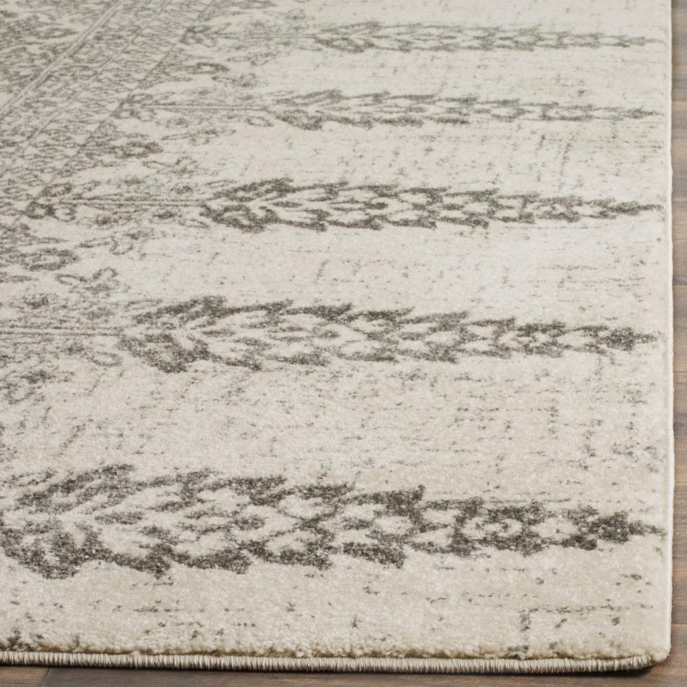 EVOKE, IVORY / SILVER, 6'-7" X 6'-7" Round, Area Rug, EVK521S-7R. Picture 1