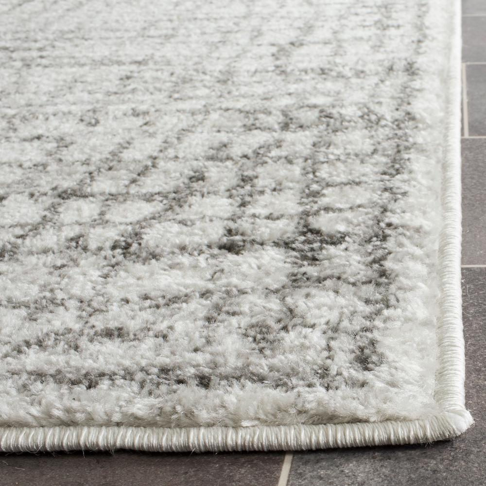 Adirondack, SILVER / IVORY, 2'-6" X 6', Area Rug, ADR103B-26. Picture 1