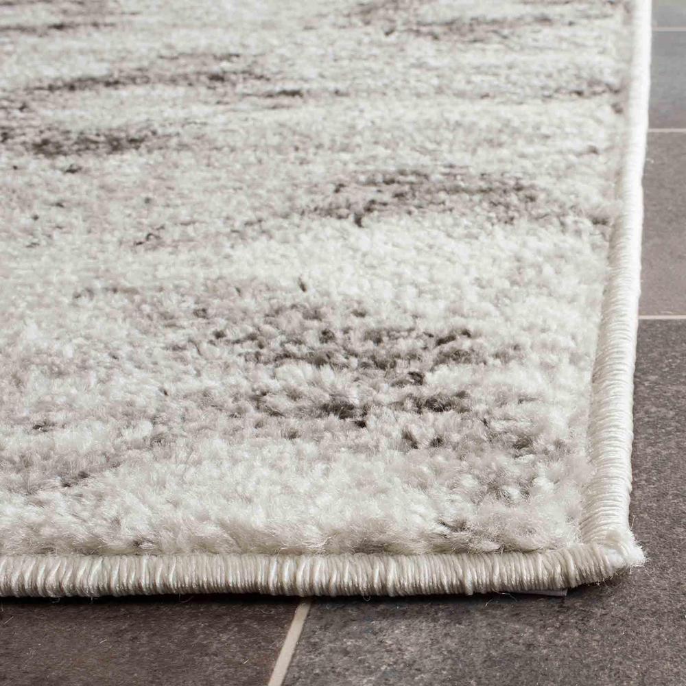 Adirondack, SILVER / CHARCOAL, 2'-6" X 6', Area Rug, ADR106P-26. Picture 1