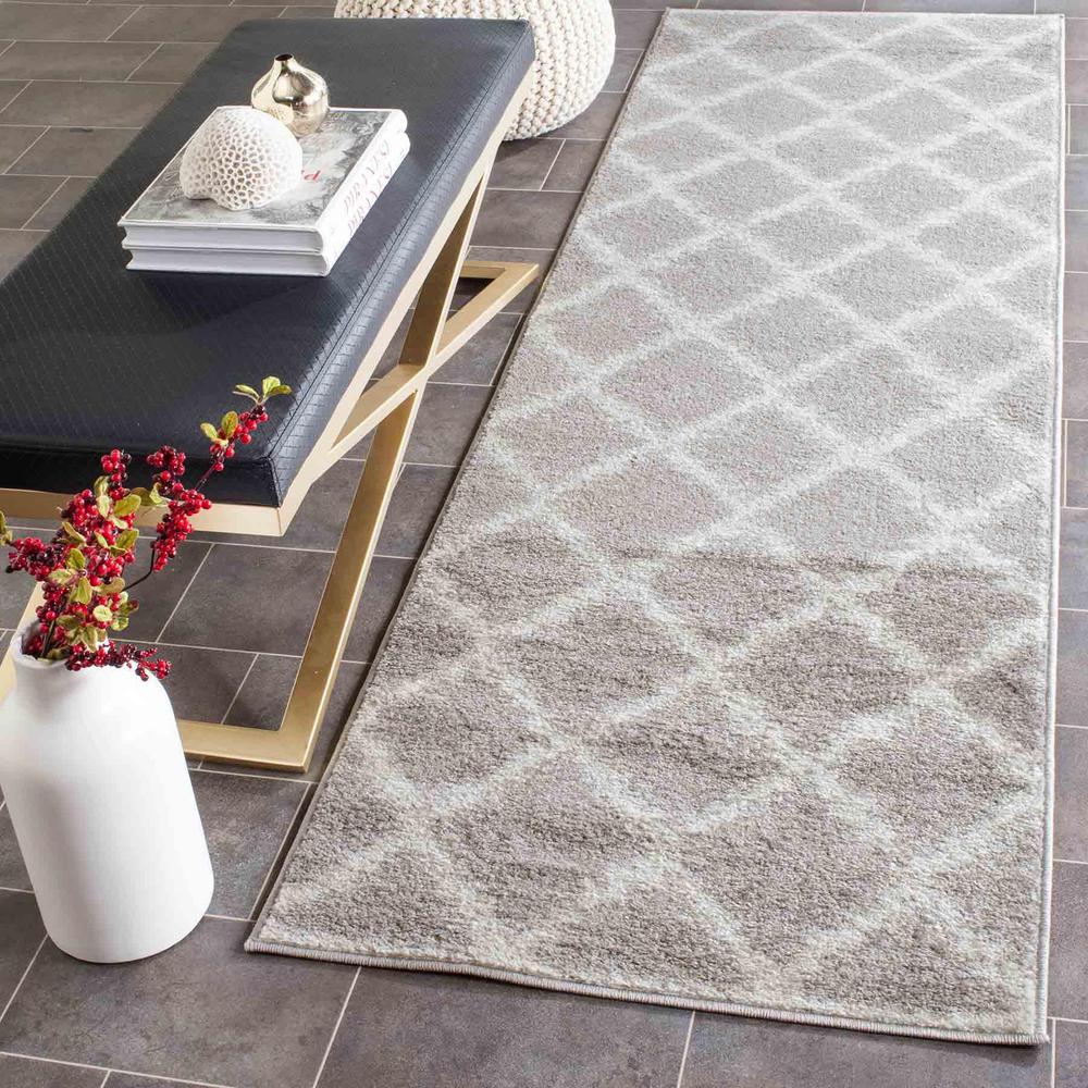 Adirondack, SILVER / IVORY, 2'-6" X 6', Area Rug, ADR120B-26. Picture 1