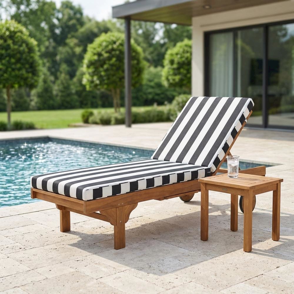 Outdoor Lounge Chair With Side Table In Eucalyptus And Silver Metal. Picture 3