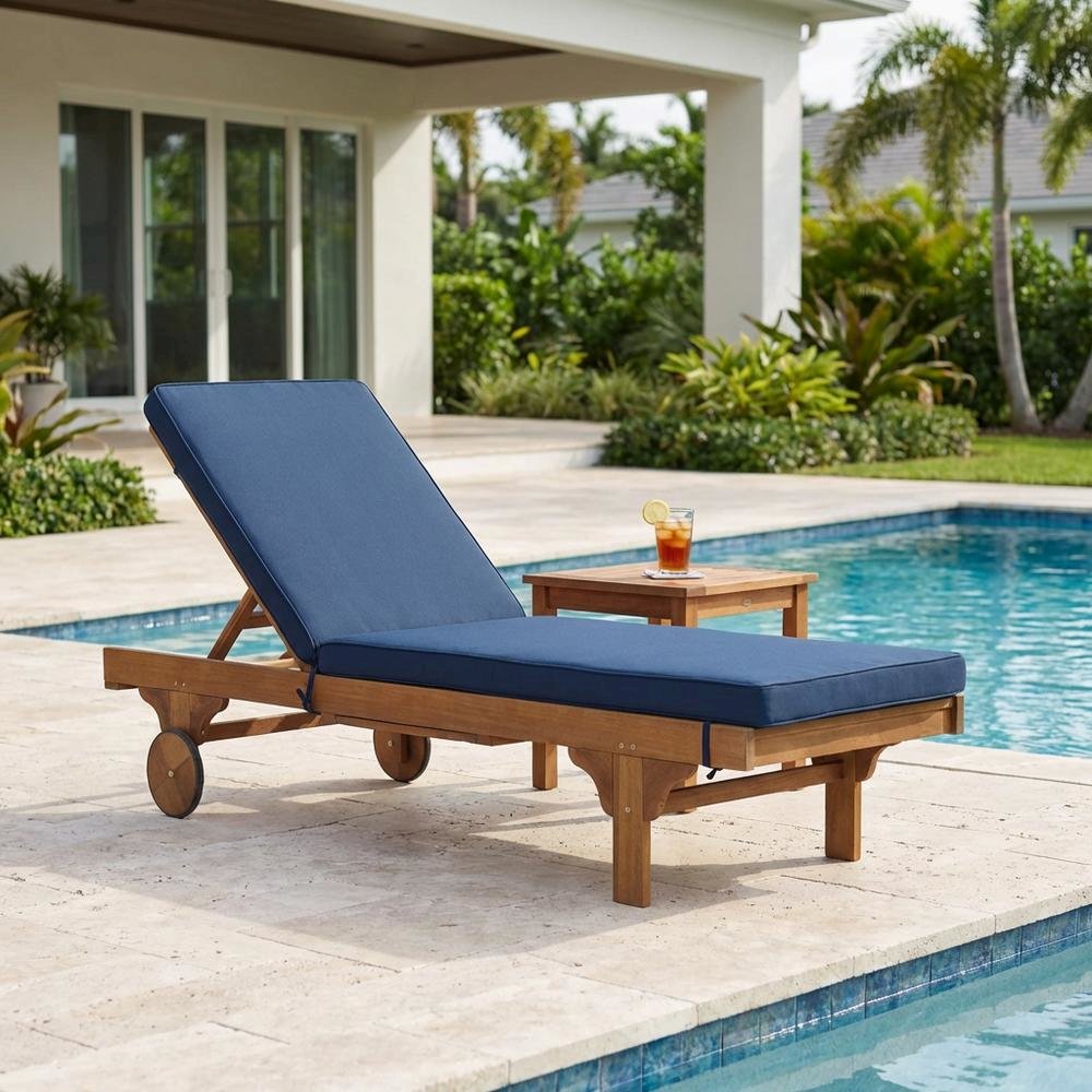 Outdoor Lounge Chair With Side Table In Eucalyptus Wood And Silver Finish. Picture 3