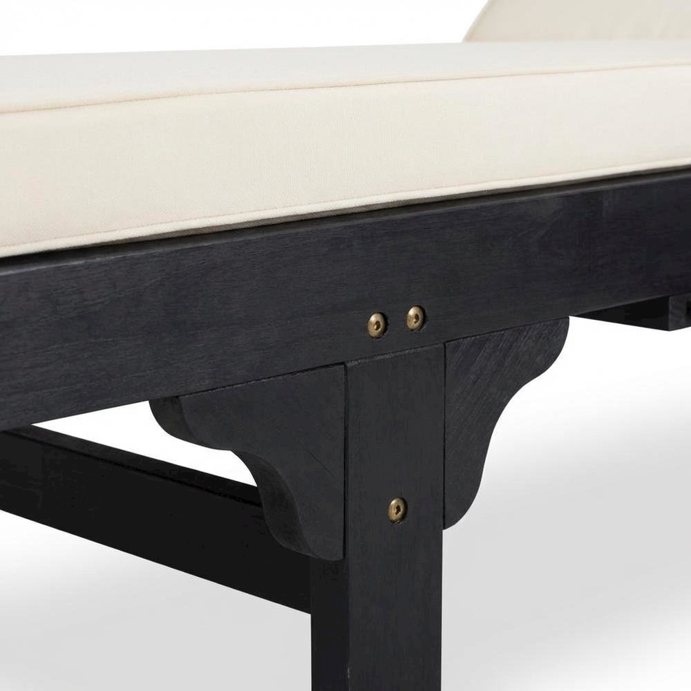 Outdoor lounge chair with side table in eucalyptus wood and black finish. Picture 6