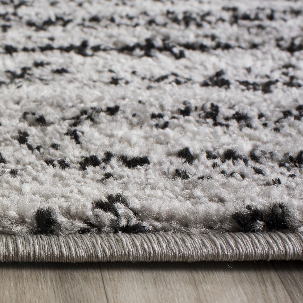Adirondack, BLACK / SILVER, 4' X 4' Round, Area Rug, ADR117A-4R. Picture 1