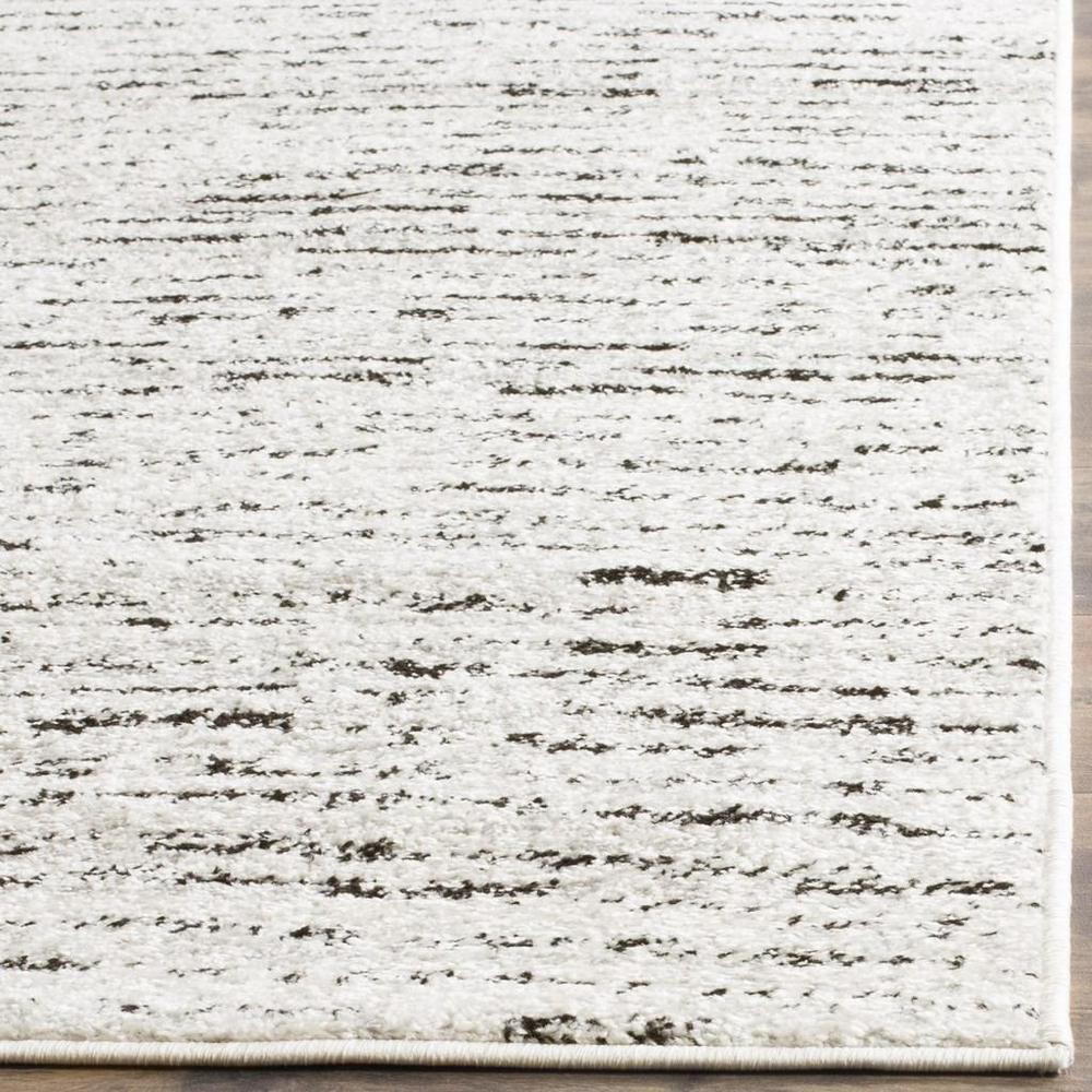 Adirondack, IVORY / SILVER, 4' X 6', Area Rug, ADR117B-4. Picture 1