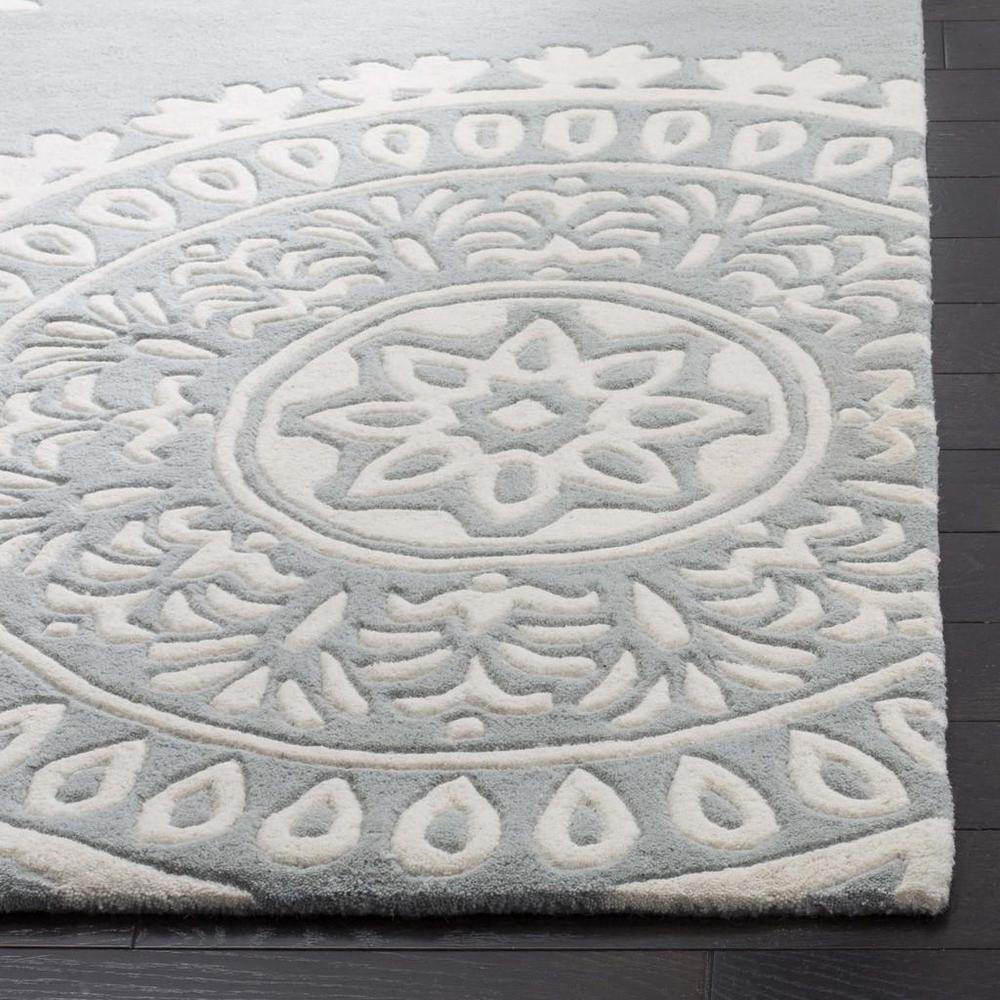 BELLA, GREY / IVORY, 5' X 8', Area Rug, BEL121A-5. Picture 1