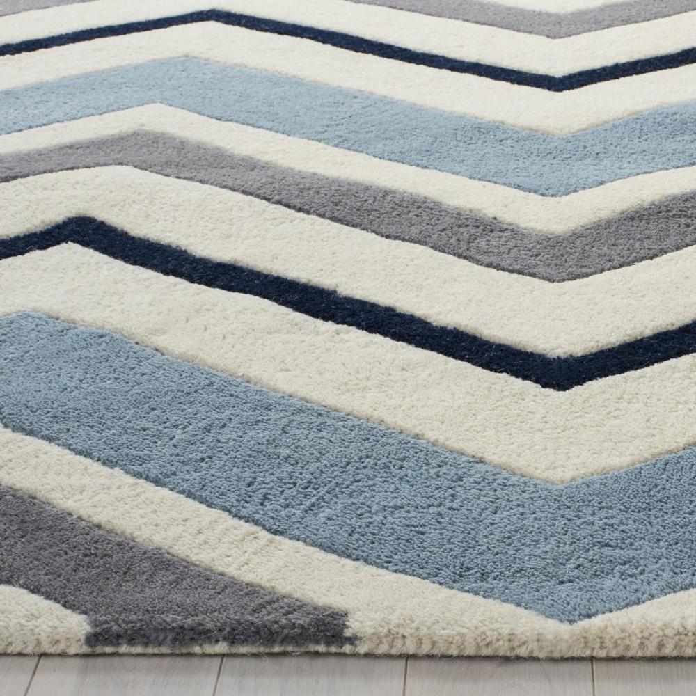 CHATHAM, IVORY / DARK GREY, 4' X 6', Area Rug, CHT749X-4. Picture 1
