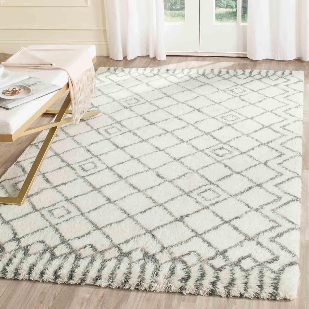 CASABLANCA, IVORY / GREY, 5' X 8', Area Rug, CSB894C-5. Picture 1