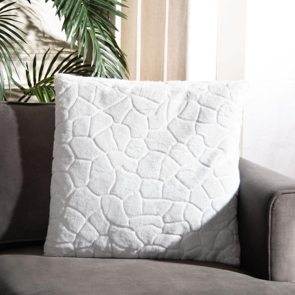 Rena Pillow, Pearl. Picture 4