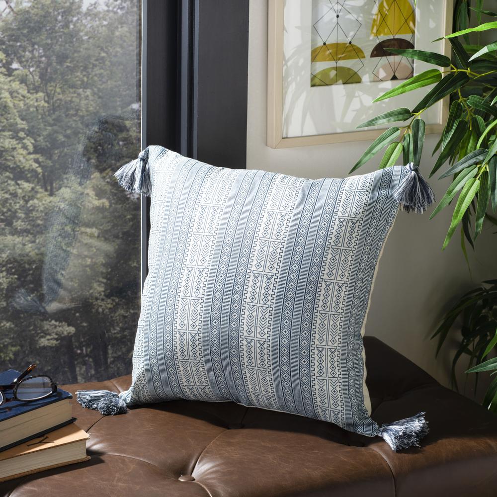Lunette Pillow, White/Blue. Picture 4