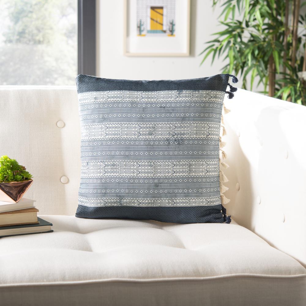 Linnet Pillow, Deep Blue/Grey. Picture 5
