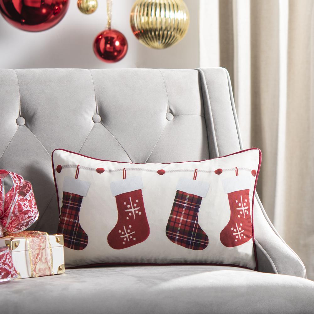 Holly Jolly Pillow. Picture 3
