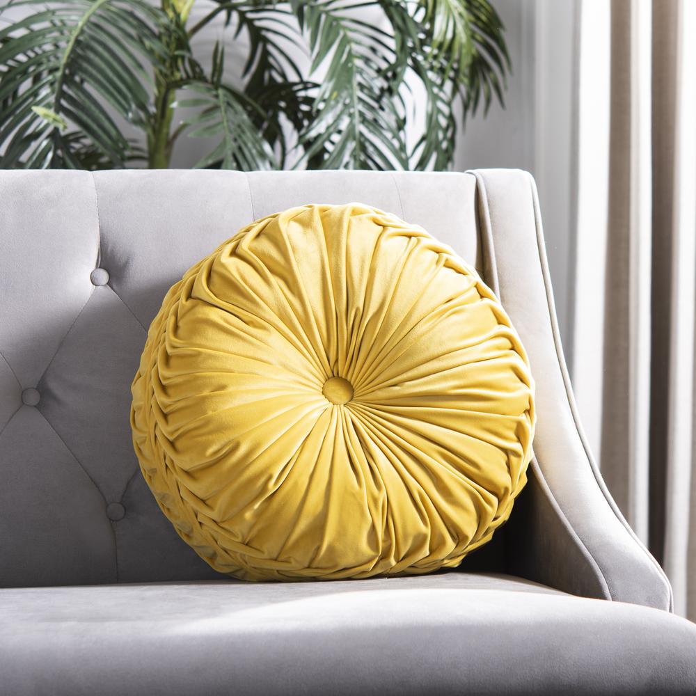 Leila Pillow, Mustard. Picture 3