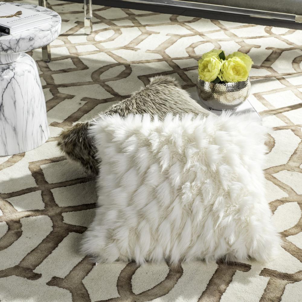 LUXE FEATHER. Picture 1