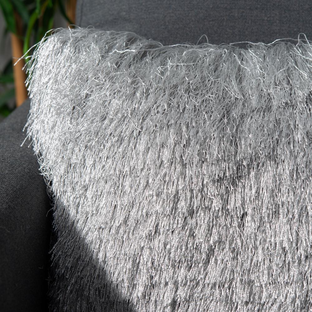 Cali Shag Pillow, Silver. Picture 3