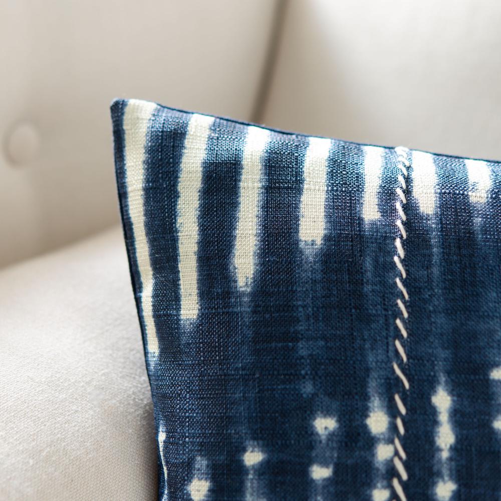 Laurena Pillow, Blue/Cream, PLS795A-1220. Picture 3